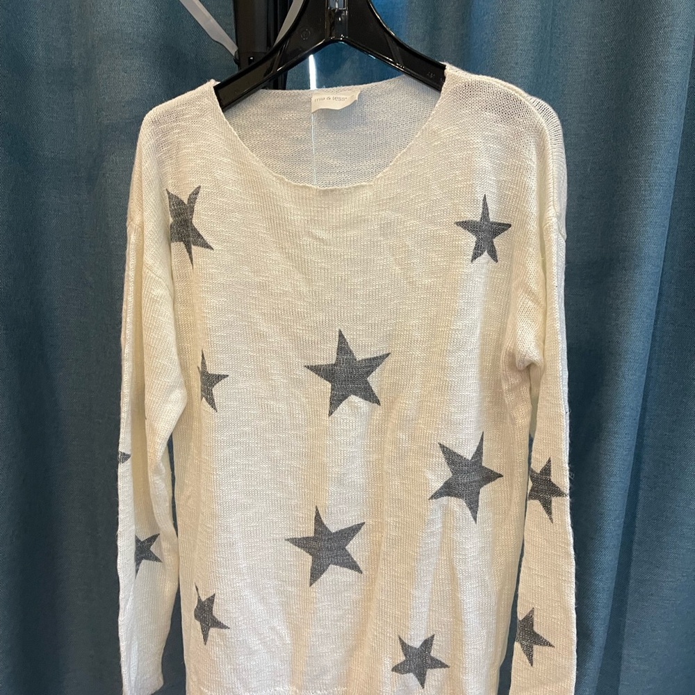 White Sweater With Gray Star Pattern - image 1